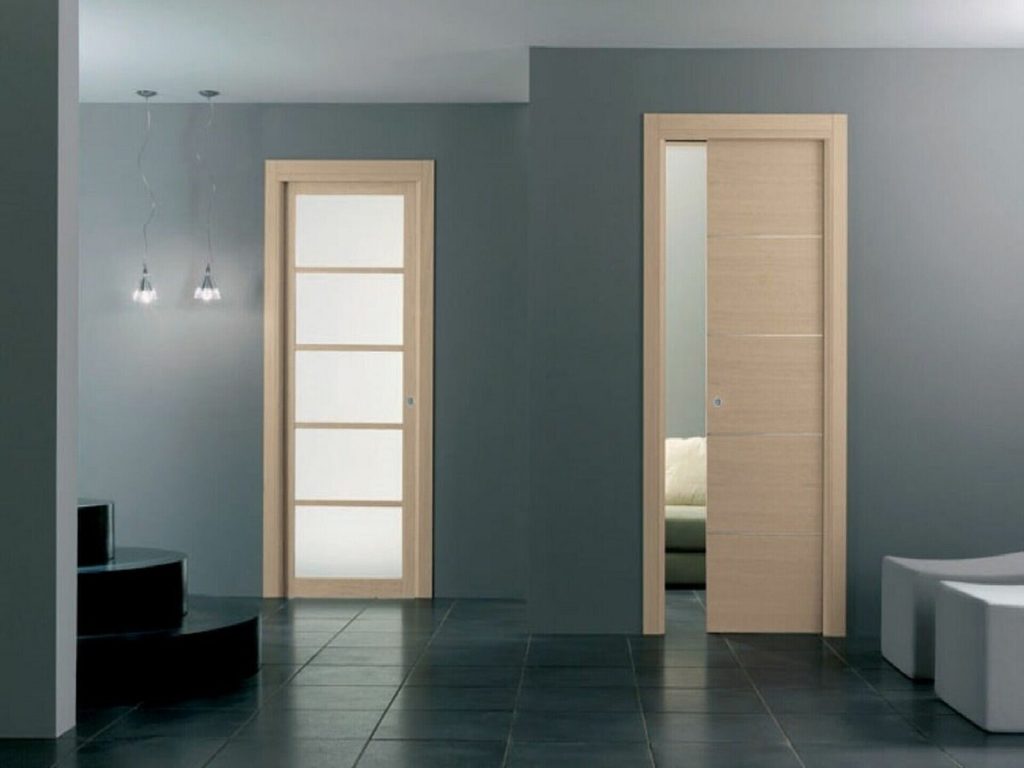 Преимущества и практическое применение дверей-гармошек для квартиры