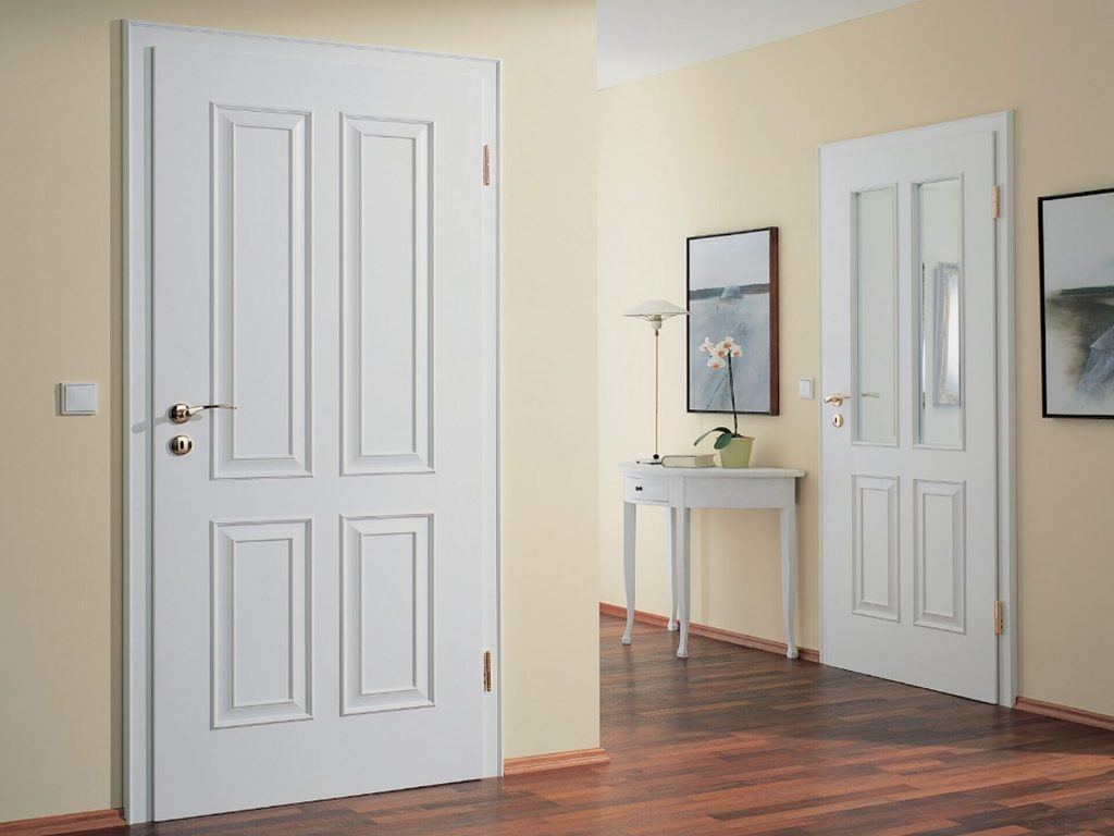 Как выбрать безопасные двери для квартиры с контролем доступа?